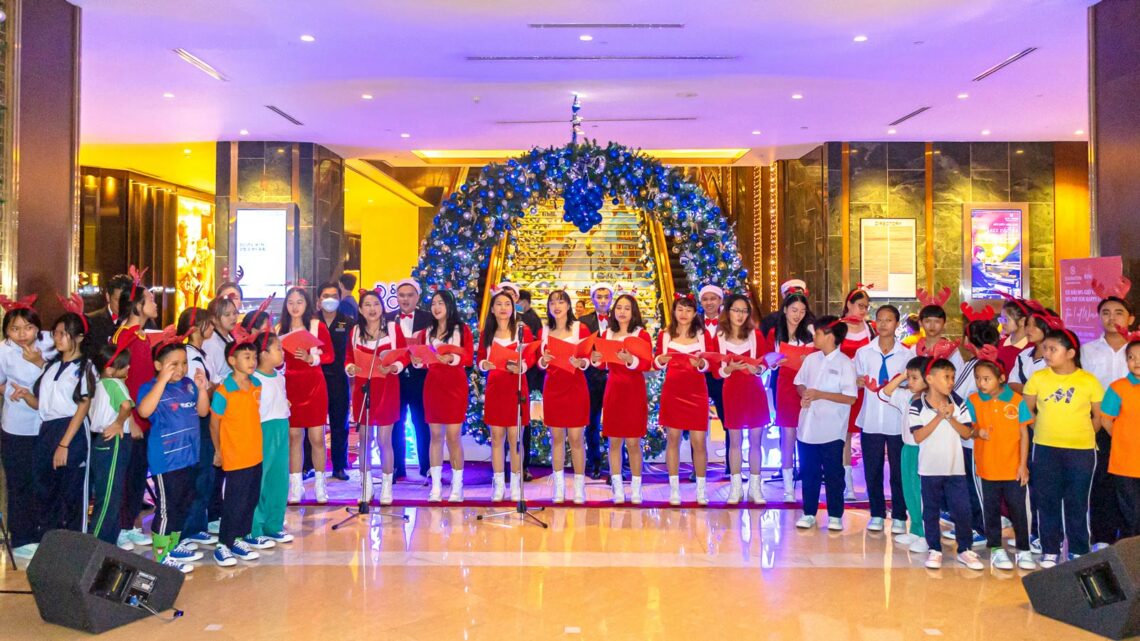 Sheraton Saigon – Lễ Thắp Sáng Cây Thông Giáng Sinh 2022